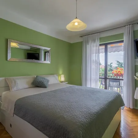 Lägenhet With Parking Space - 7033 *