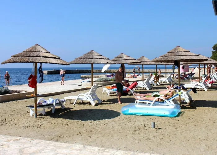 Lägenhet With Parking Space - 7033