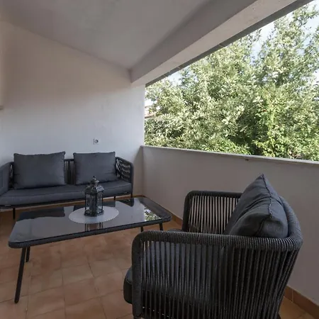 Apartment With Parking Space - 7033 Poreč