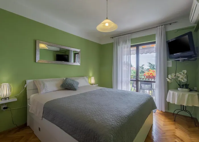 Апартаменти With Parking Space - 7033 *