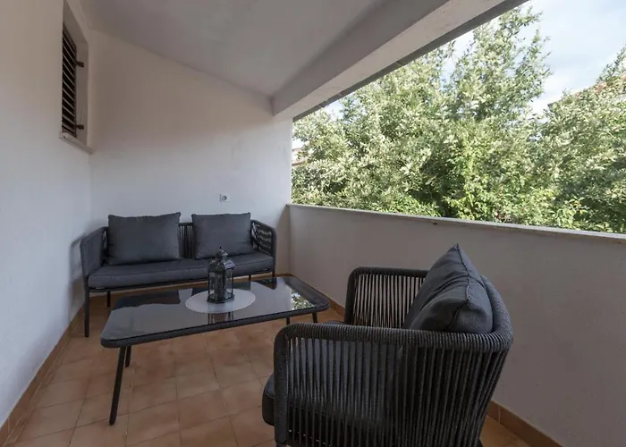 Апартаменти With Parking Space - 7033 Пореч